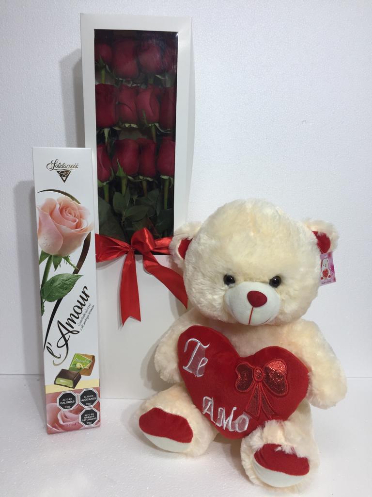 Caja con 12 Rosas ms Bombones de 116 Grs y Peluche de 45 cm